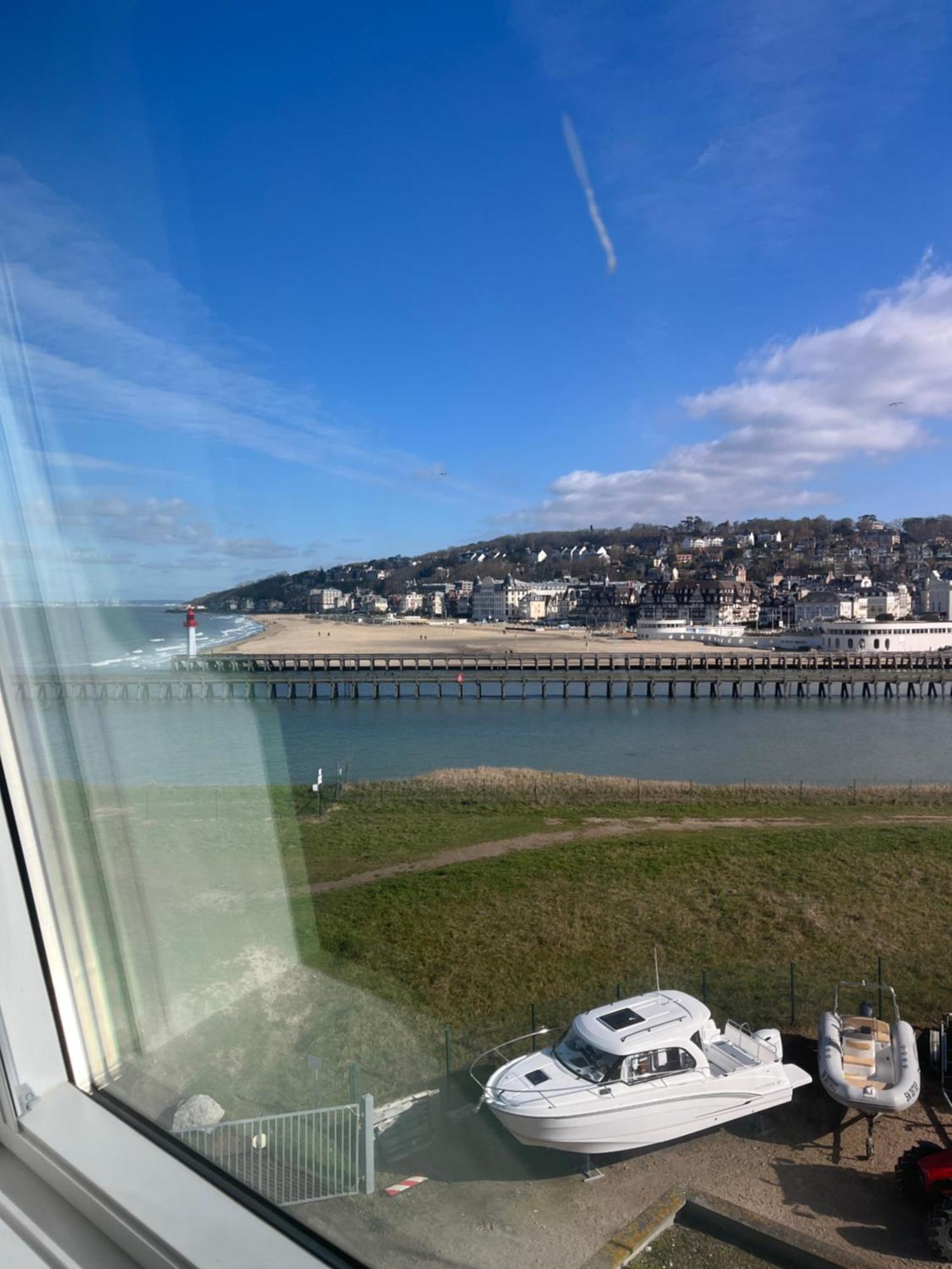 Mon Balcon Face A La Mer - Les Marinas Deauville Luaran gambar